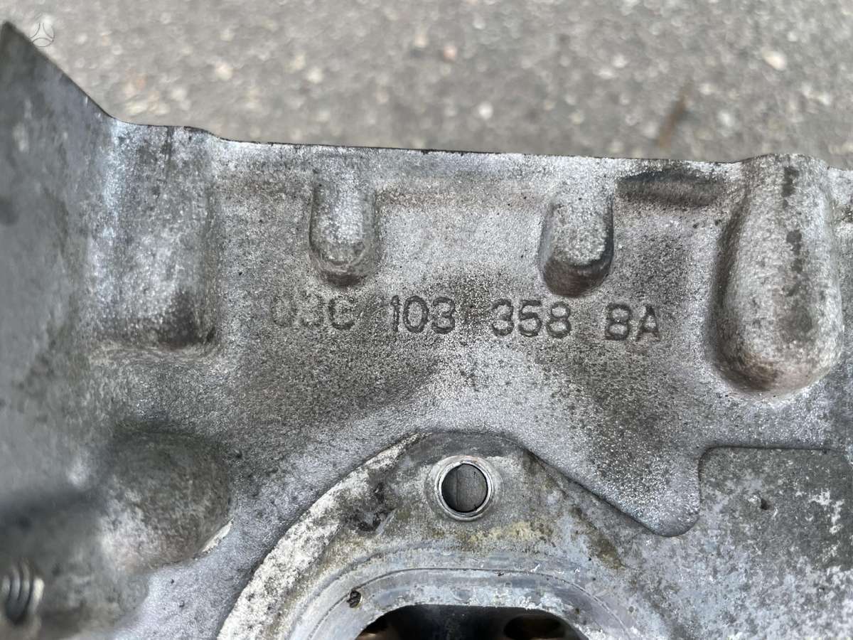 Skoda Superb cylinder head
