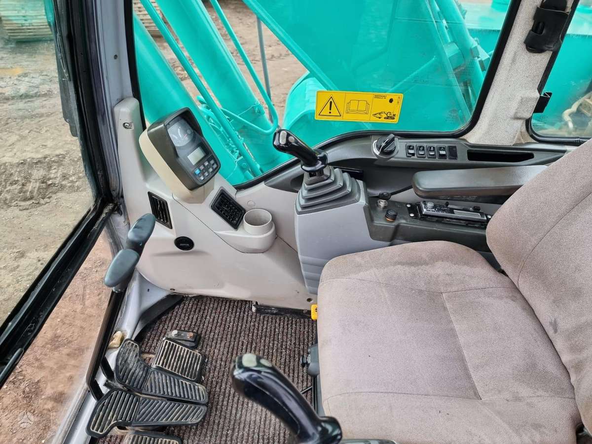 Kobelco 210LC, ekskavatoriai