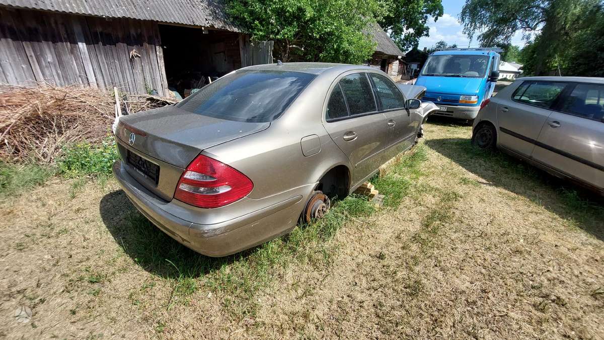 Mercedes-Benz E220