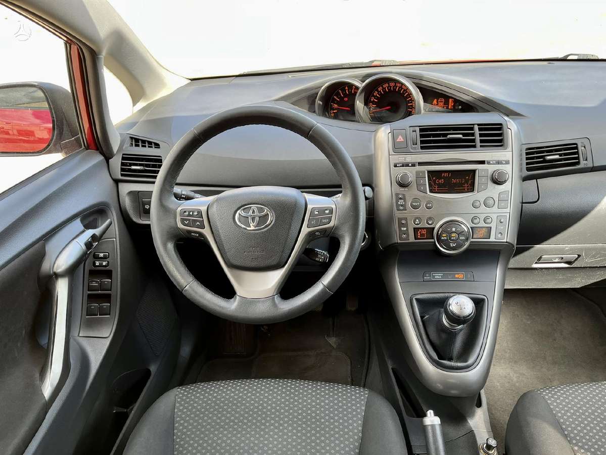 Toyota Verso, 2.0 l., Минивэн