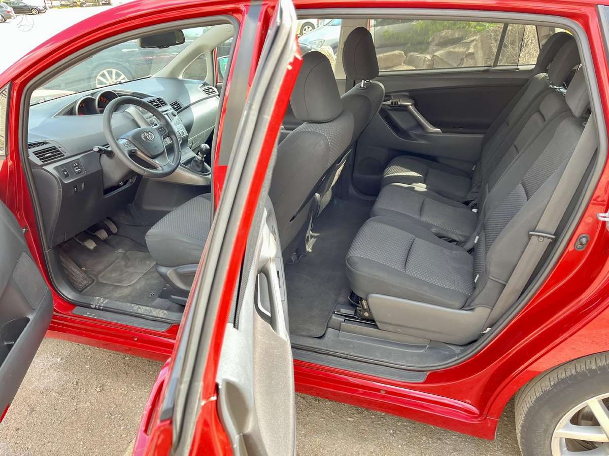 Toyota Verso, 2.0 l., Минивэн