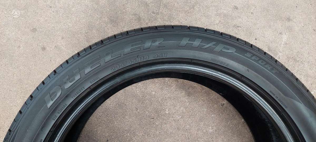 Bridgestone, vasaras 235/45 R19