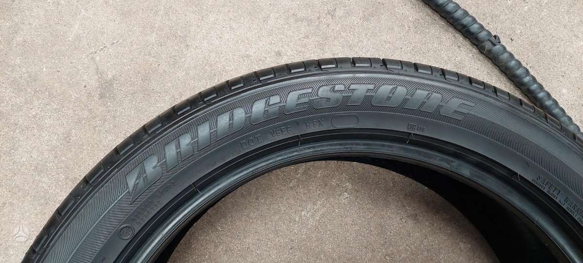 Bridgestone, vasaras 235/45 R19