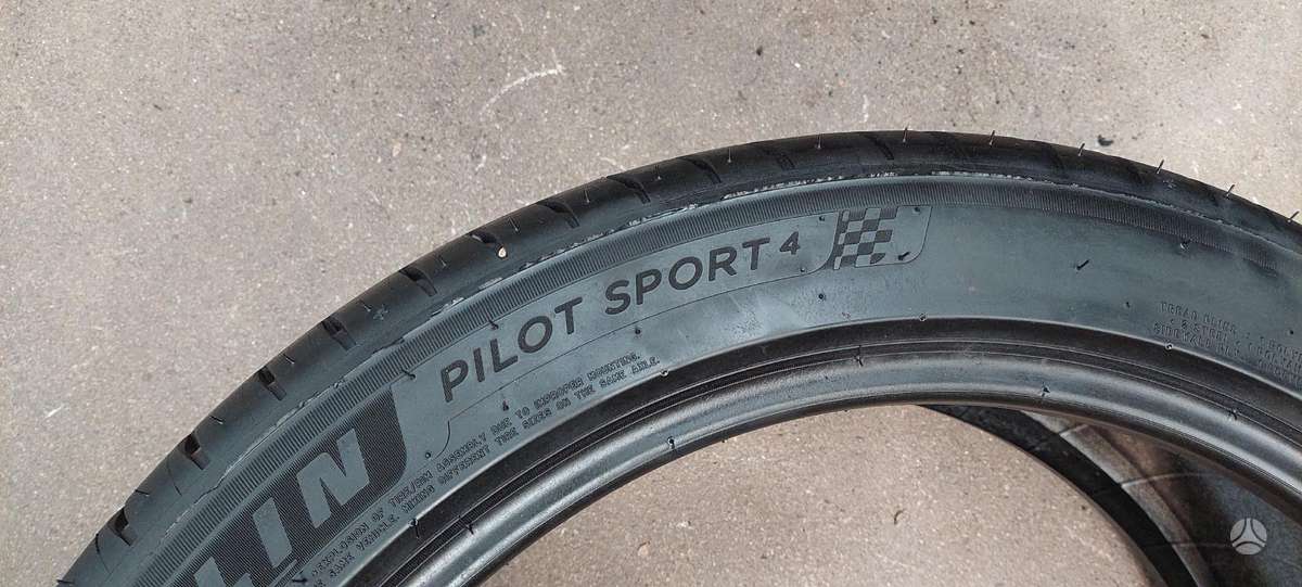 Michelin, vasaras 235/45 R19