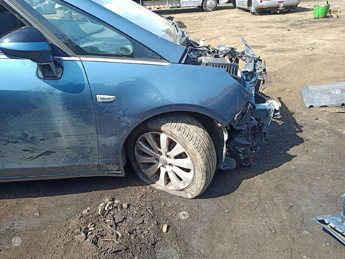 Opel Zafira for parts