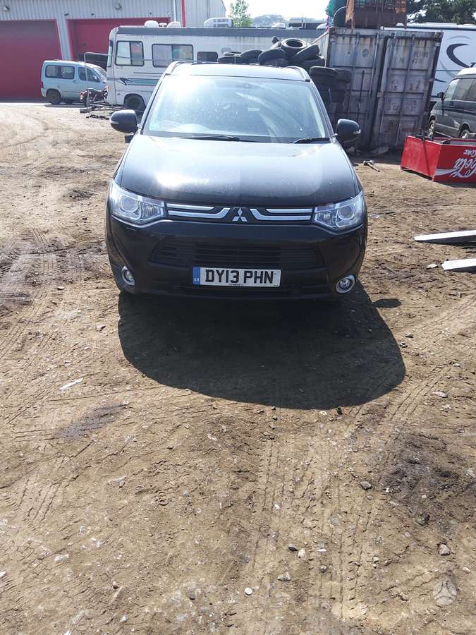 Mitsubishi Outlander rezerves daļās