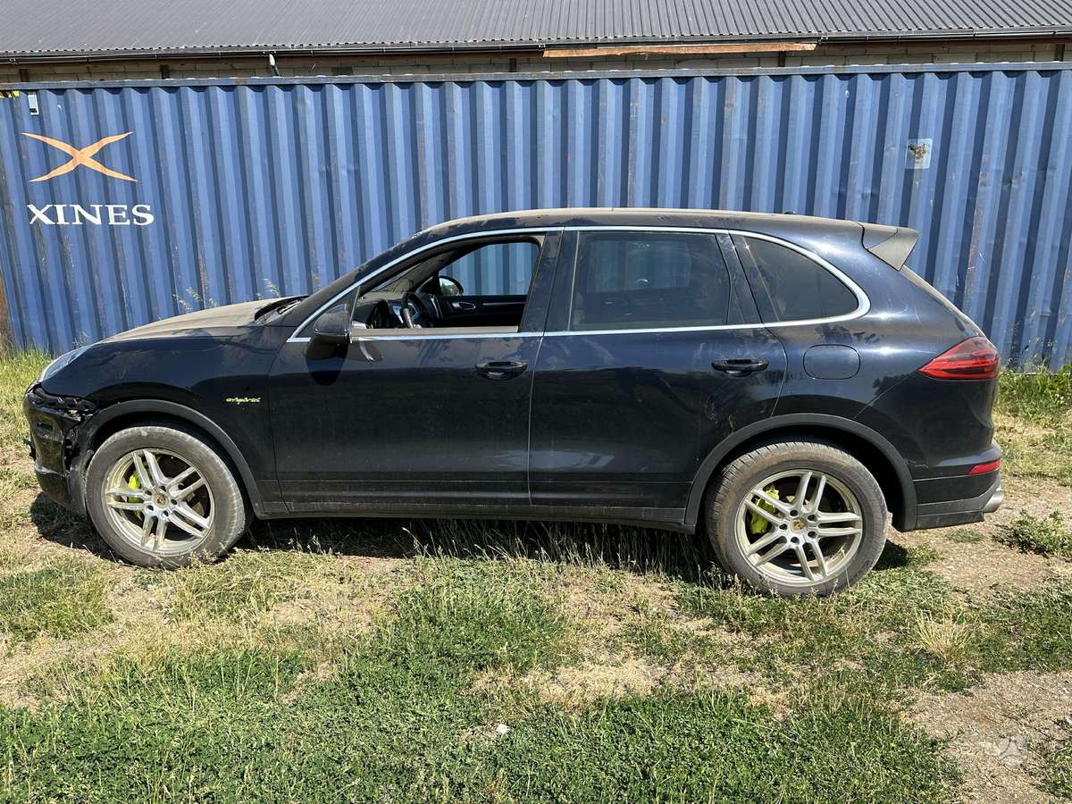 Porsche Cayenne dalimis