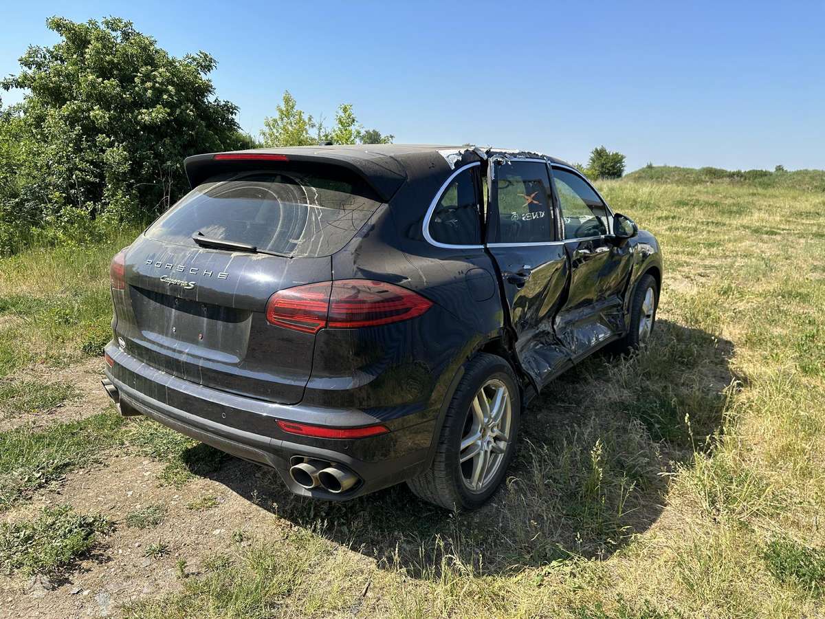 Porsche Cayenne dalimis