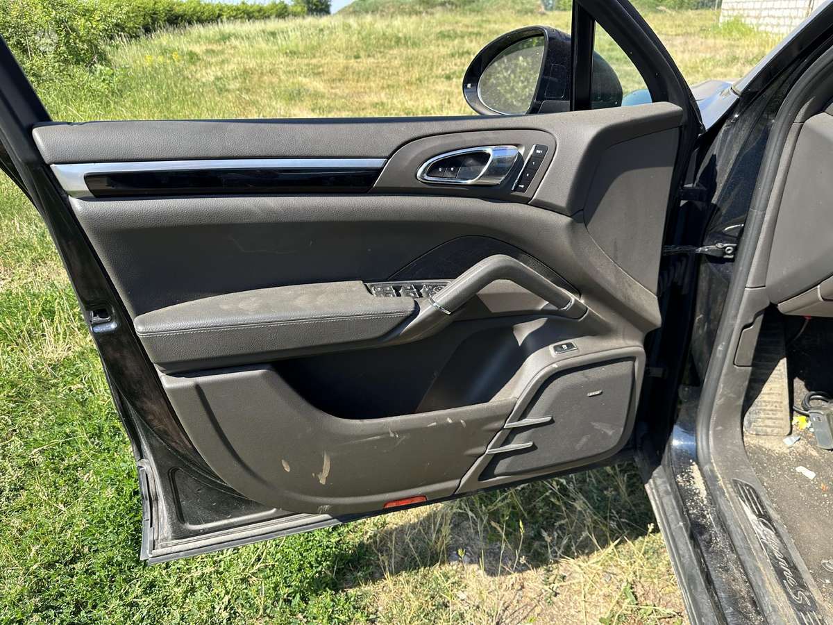 Porsche Cayenne dalimis
