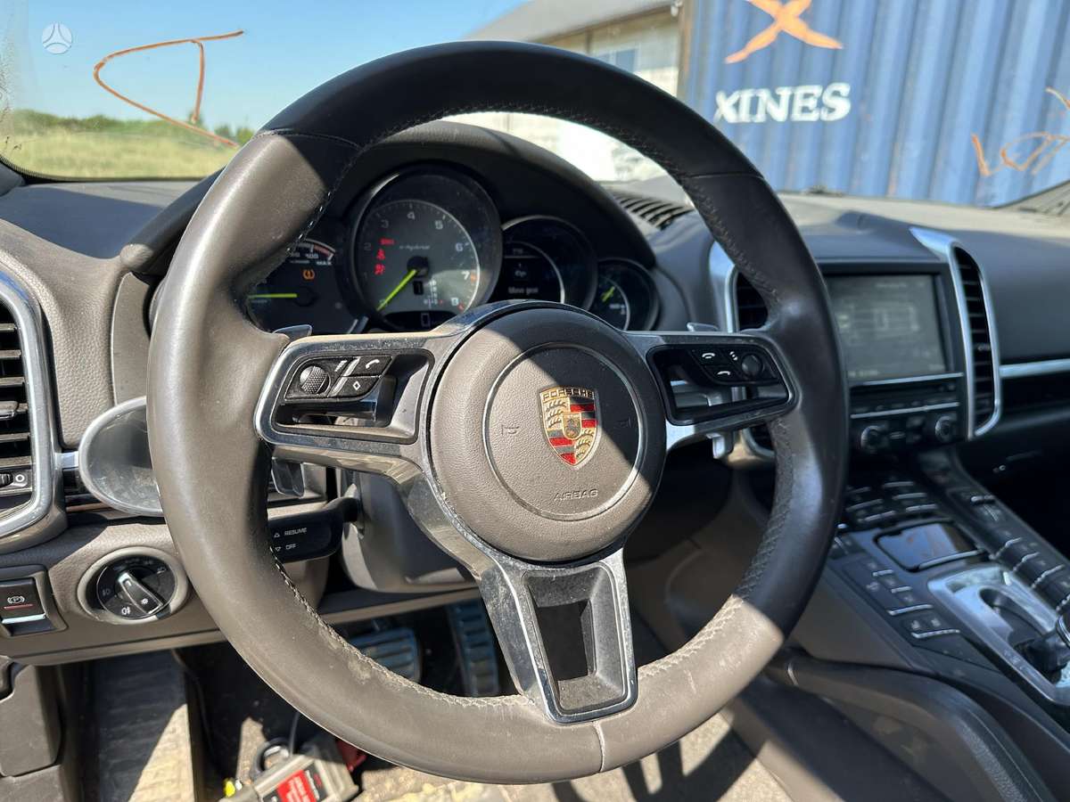 Porsche Cayenne rezerves daļās