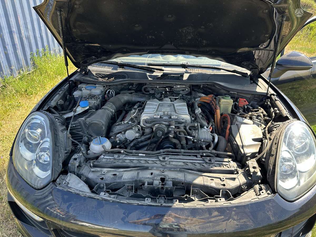 Porsche Cayenne dalimis