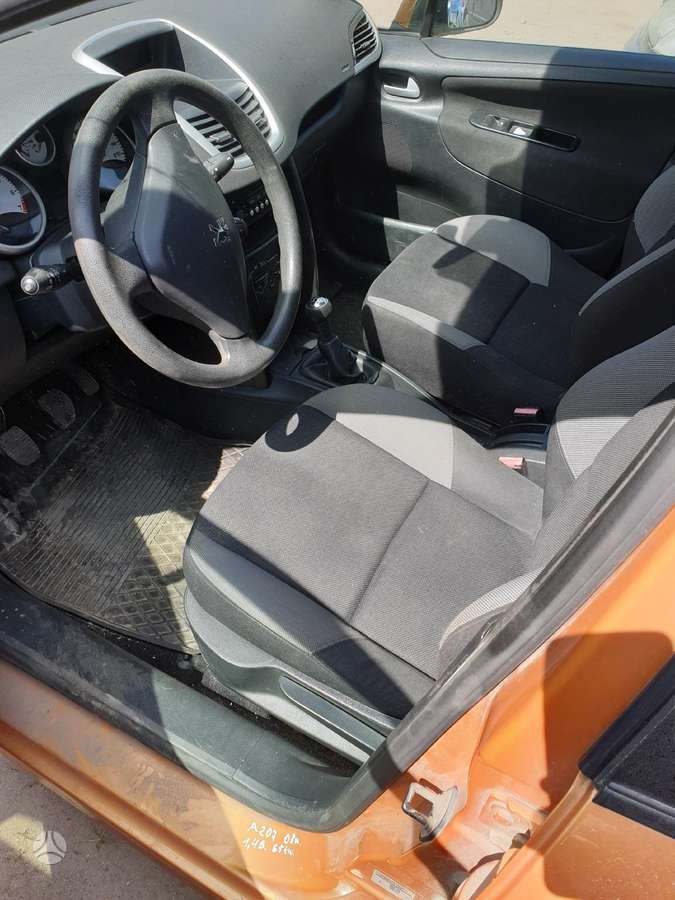 Peugeot 207 for parts