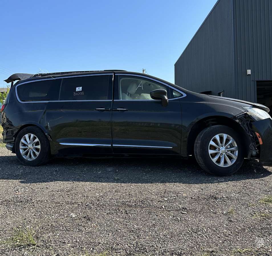 Chrysler Pacifica dalimis