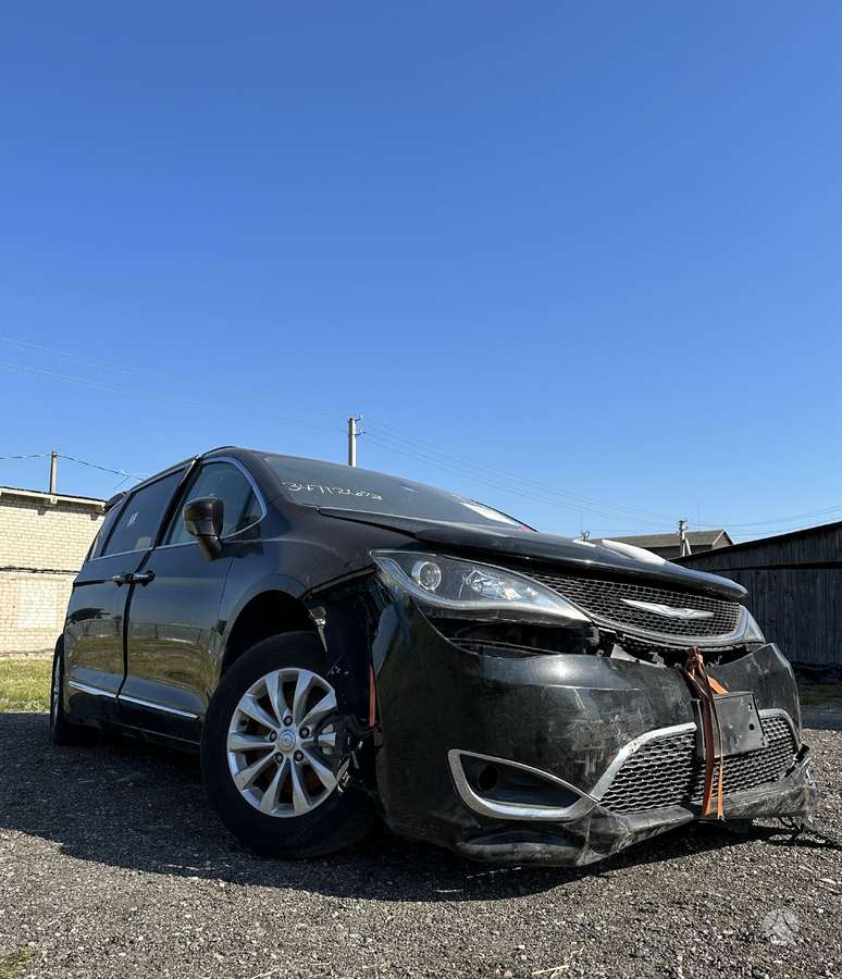 Chrysler Pacifica dalimis