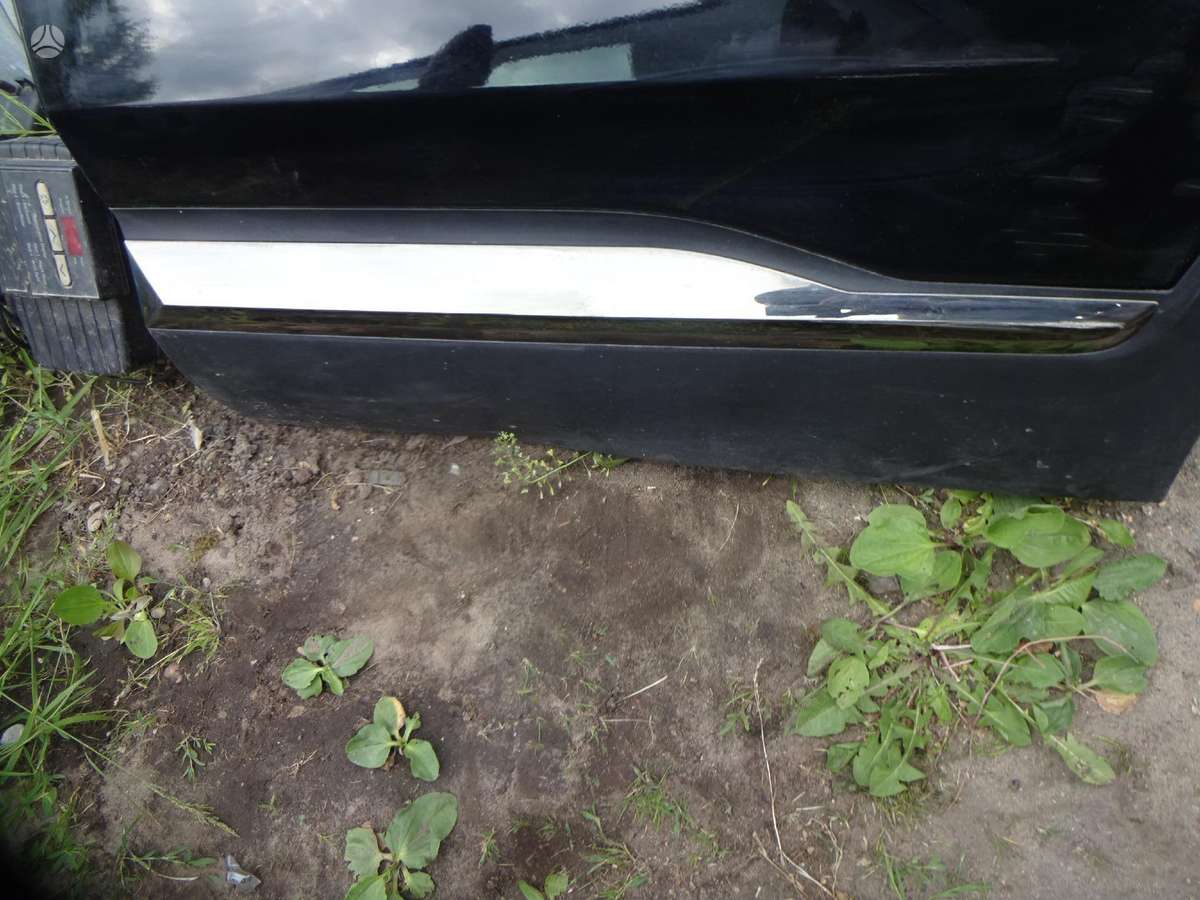 Hyundai Grand Santa Fe doors