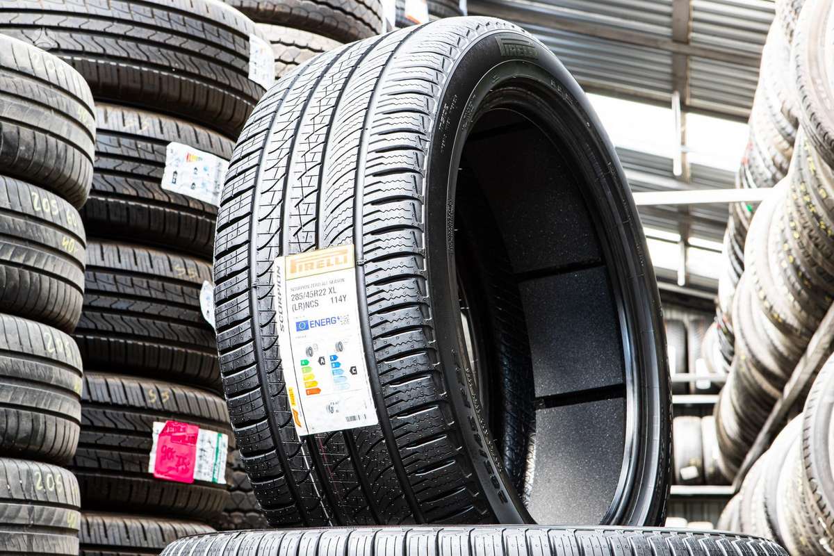 Pirelli Scorpion Zero, all-season 285/45 R22