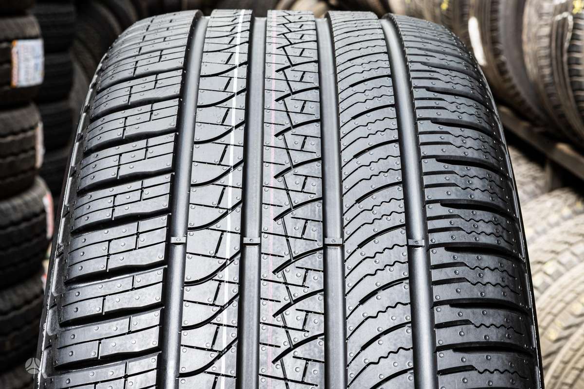 Pirelli Scorpion Zero, all-season 285/45 R22