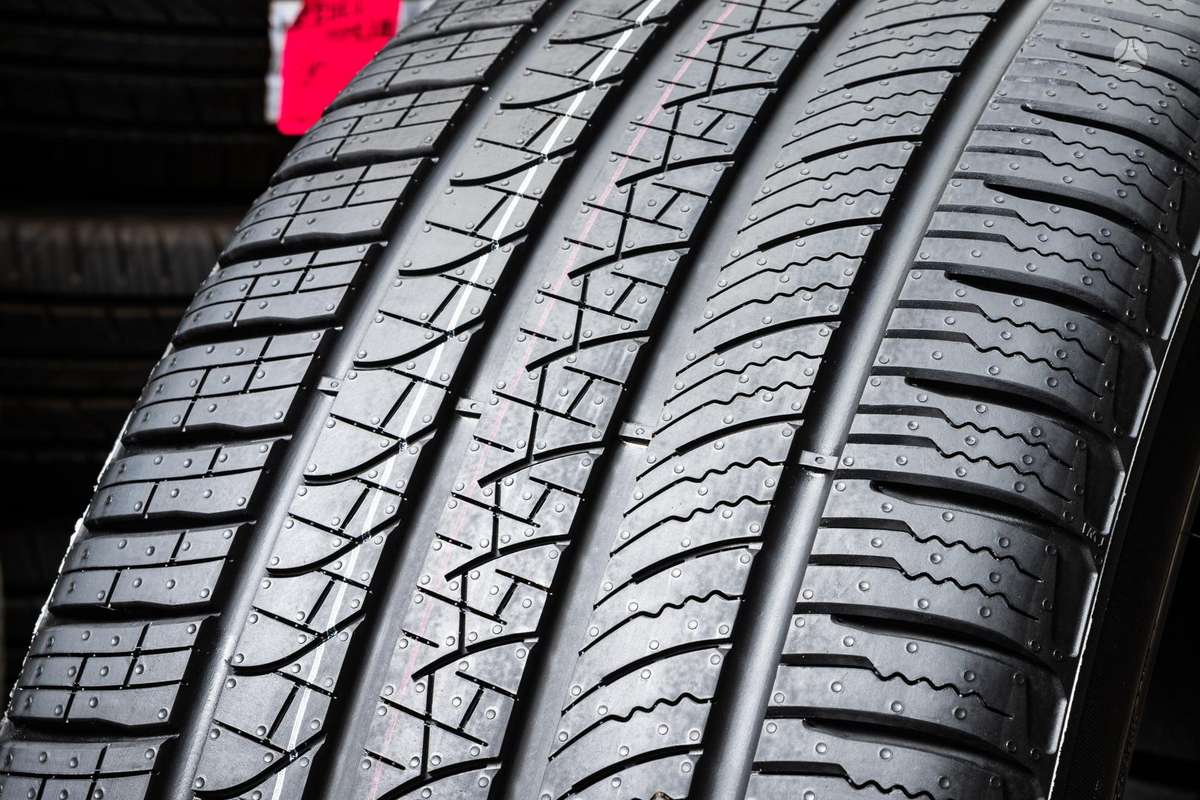 Pirelli Scorpion Zero, all-season 285/45 R22
