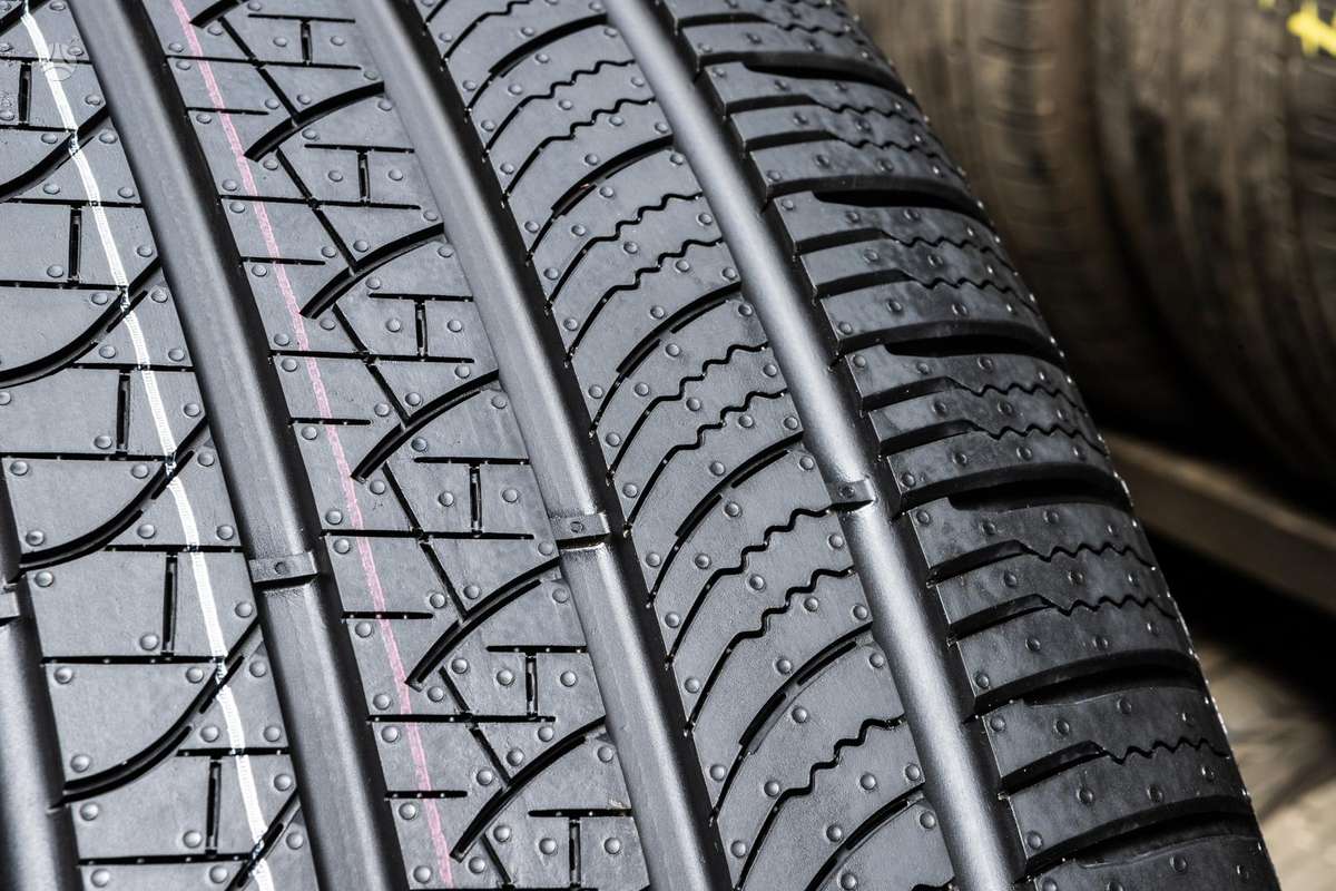 Pirelli Scorpion Zero, all-season 285/45 R22