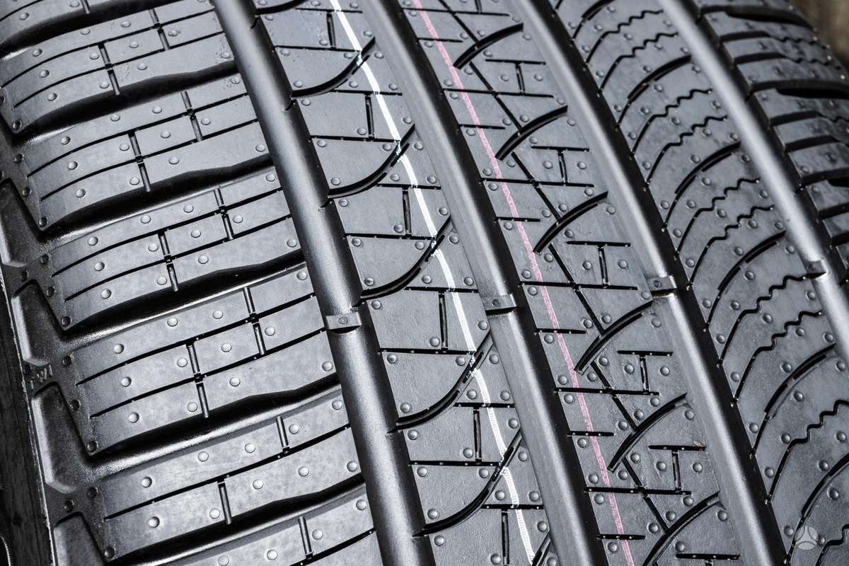 Pirelli Scorpion Zero, all-season 285/45 R22