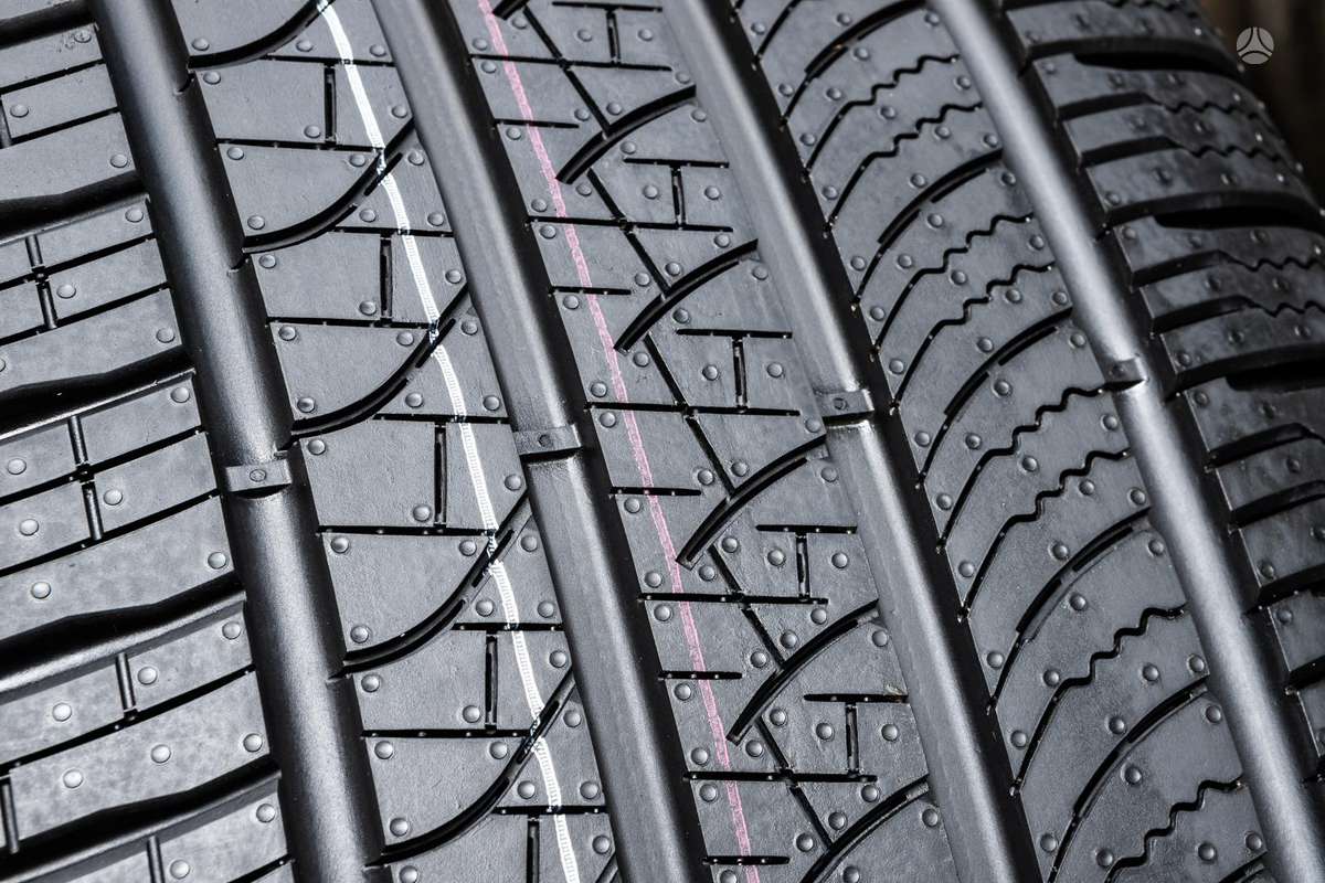 Pirelli Scorpion Zero, all-season 285/45 R22