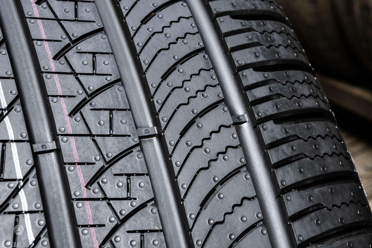Pirelli Scorpion Zero, universalios 285/45 R22