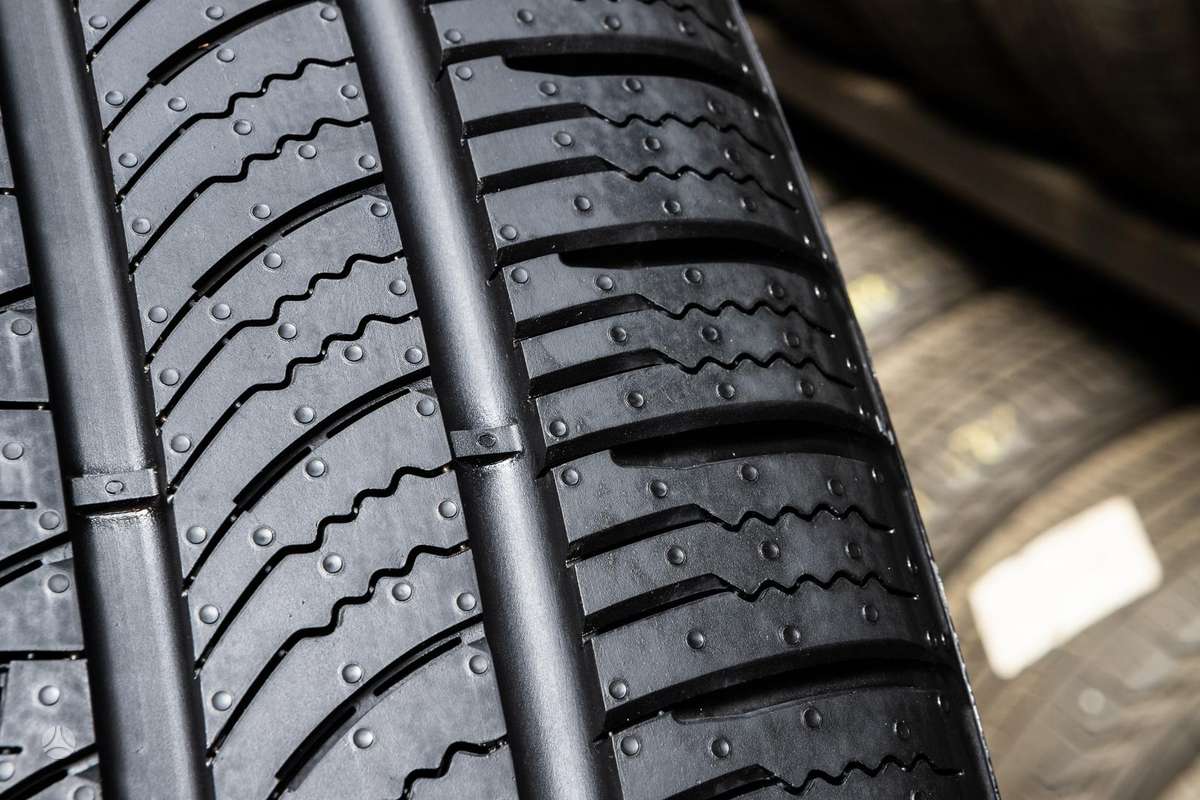 Pirelli Scorpion Zero, всесезонные 285/45 R22