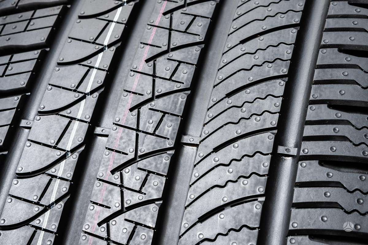 Pirelli Scorpion Zero, all-season 285/45 R22