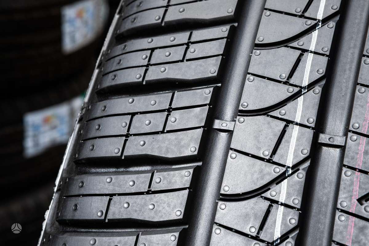 Pirelli Scorpion Zero, all-season 285/45 R22