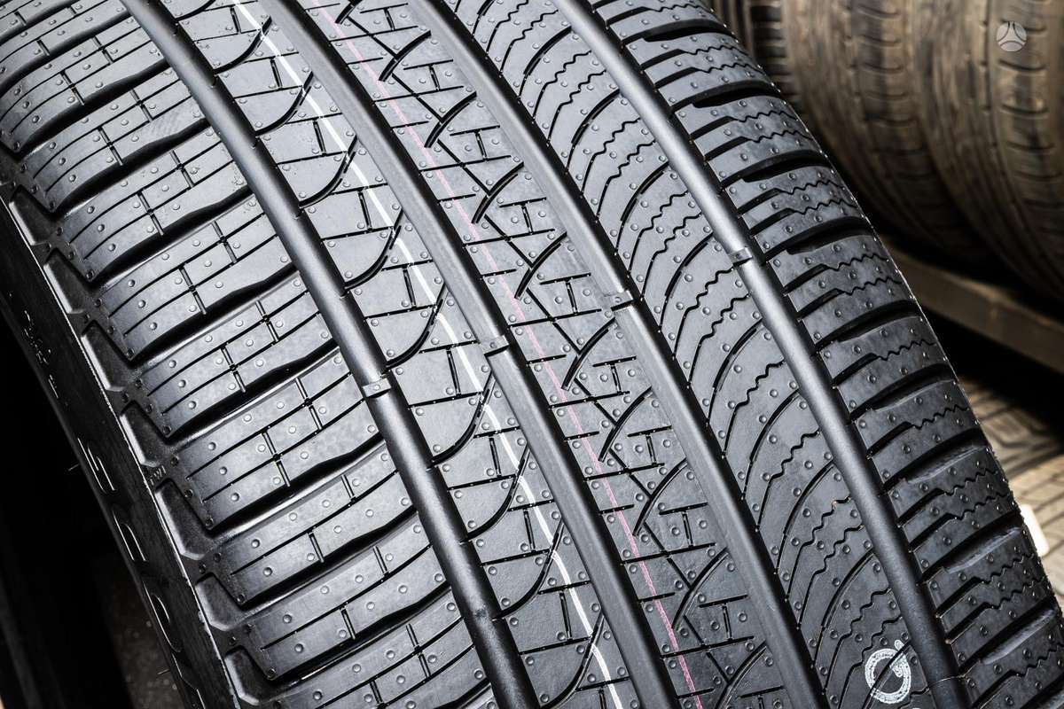 Pirelli Scorpion Zero, all-season 285/45 R22