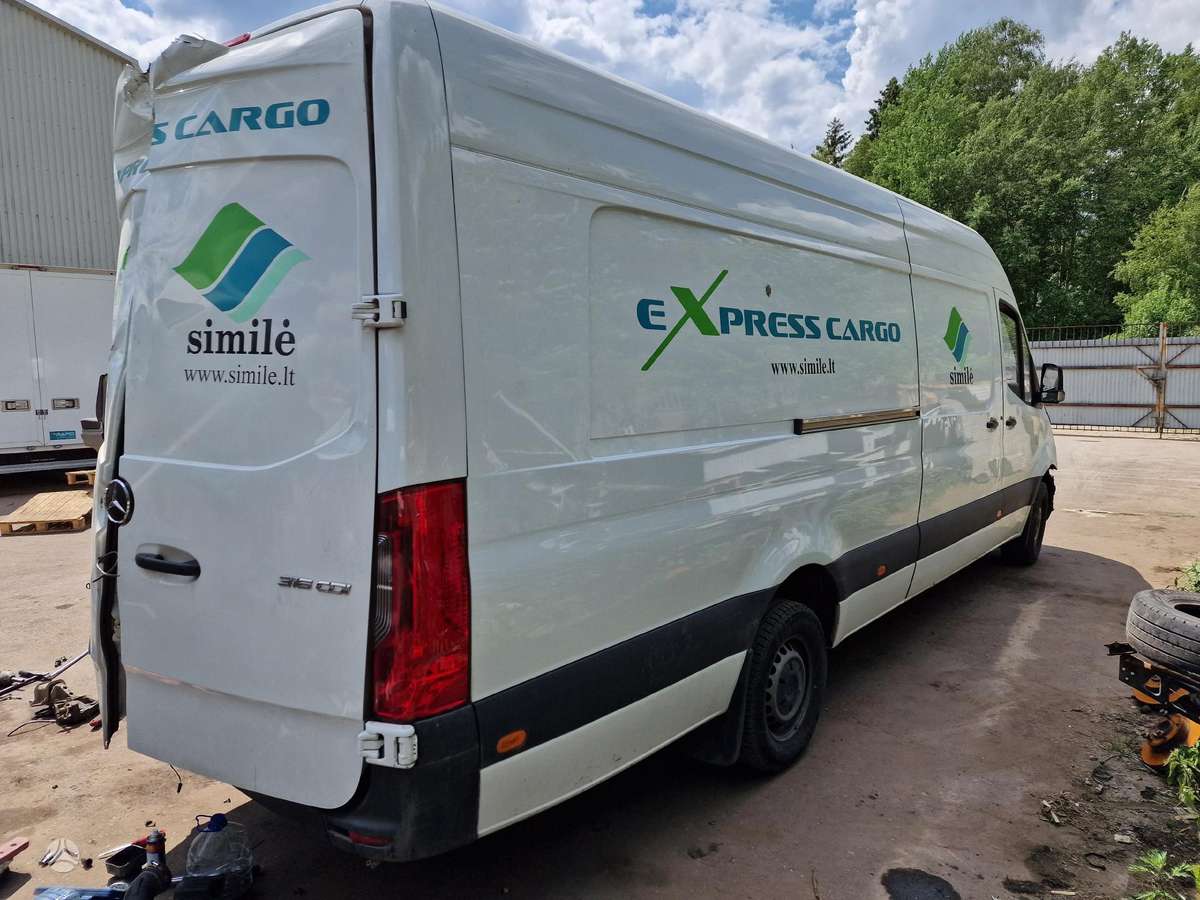 Mercedes-Benz Sprinter, preču