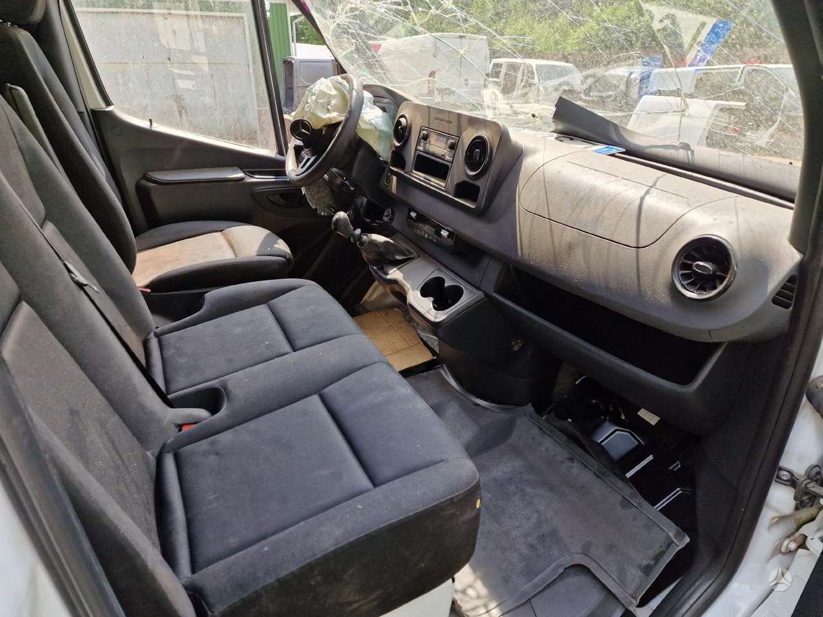 Mercedes-Benz Sprinter, cargo vans