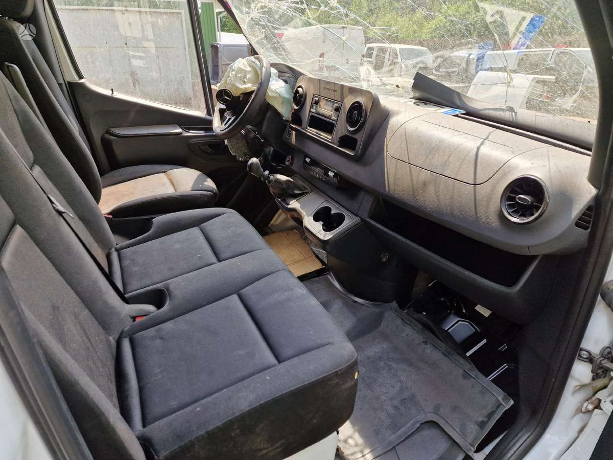 Mercedes-Benz Sprinter, preču