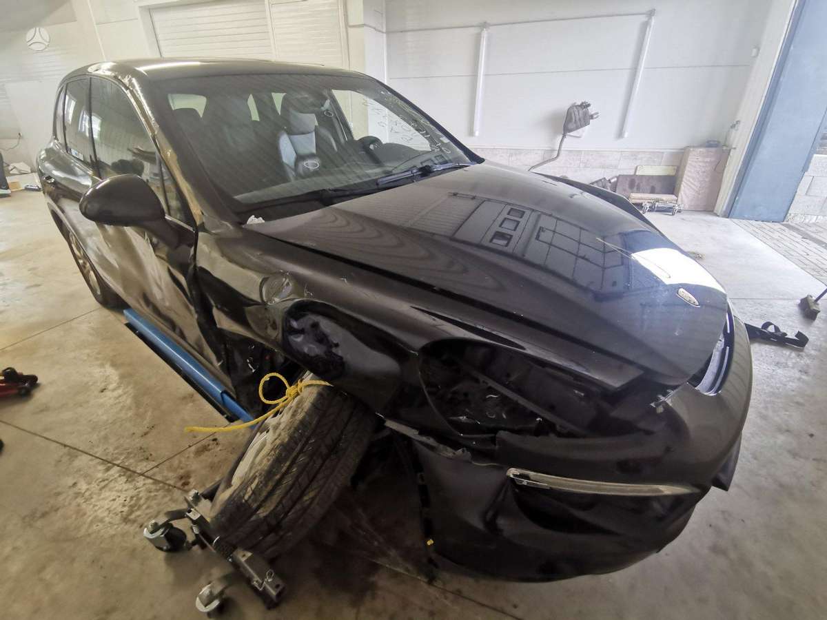 Porsche Cayenne dalimis
