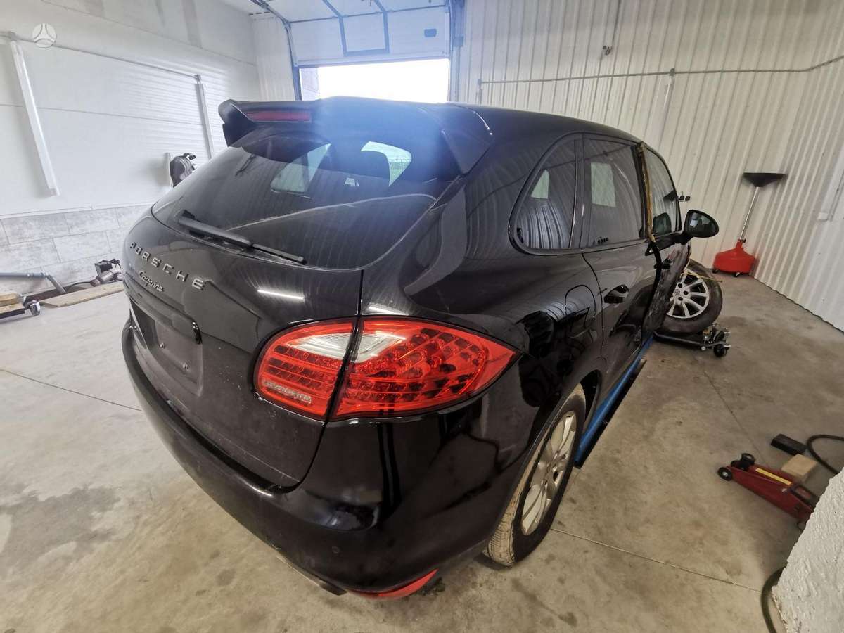 Porsche Cayenne dalimis