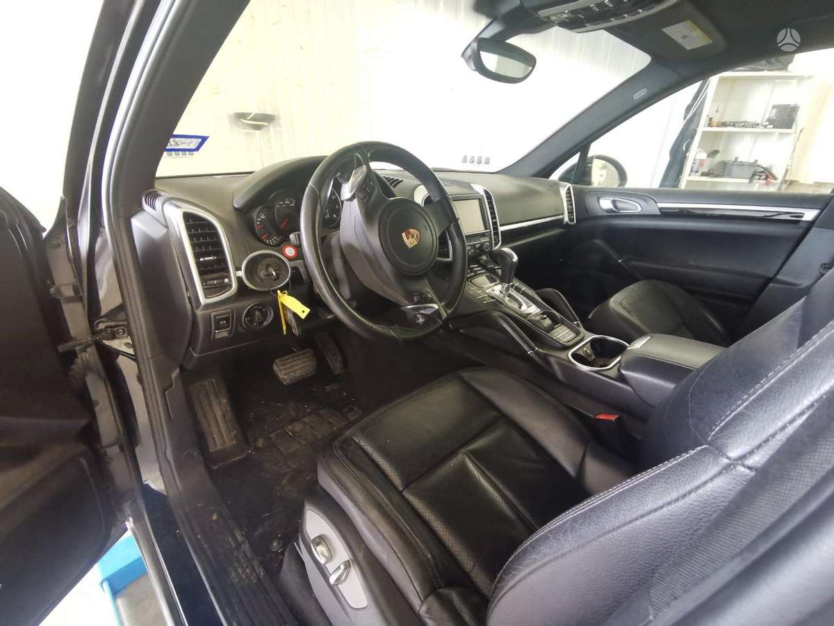 Porsche Cayenne dalimis