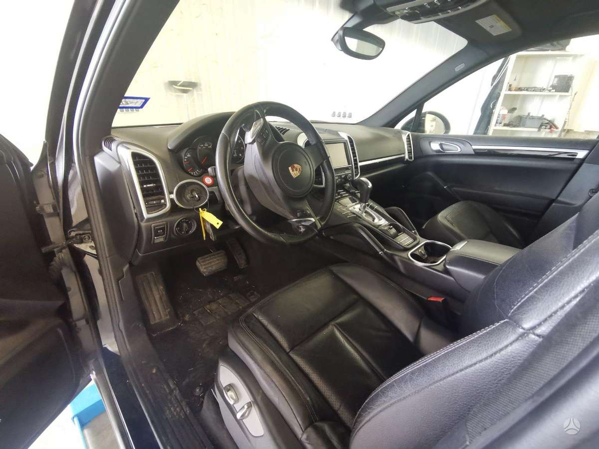 Porsche Cayenne rezerves daļās