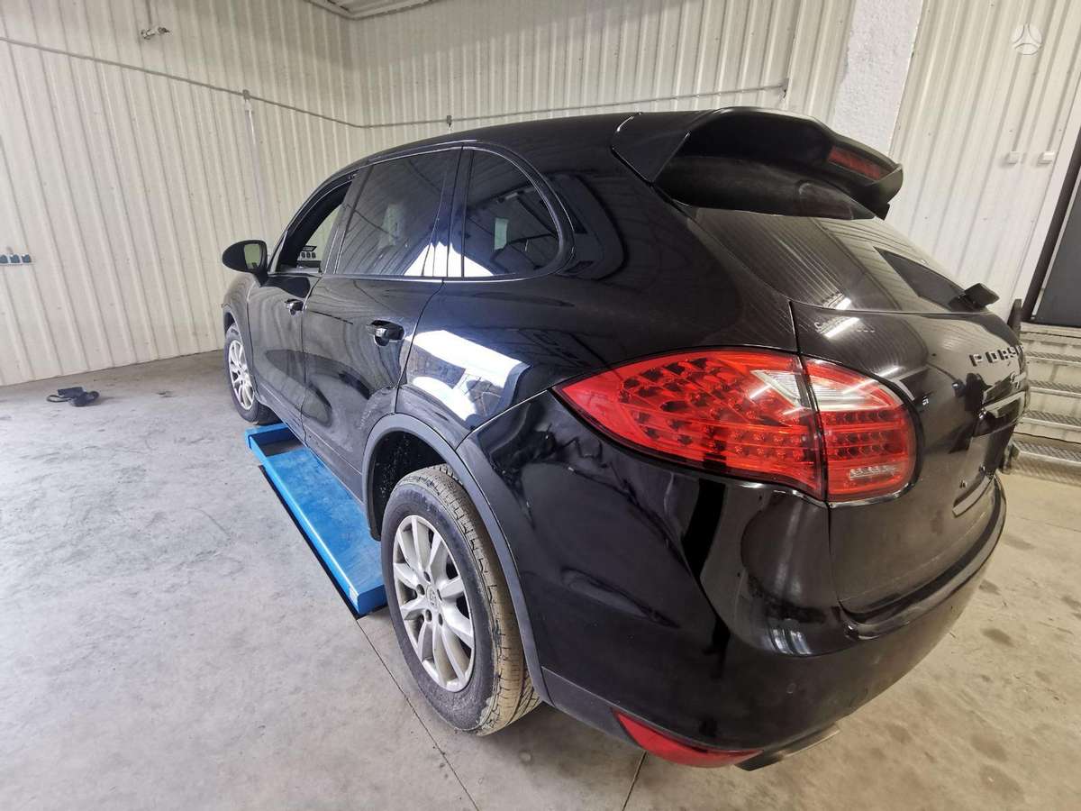 Porsche Cayenne dalimis