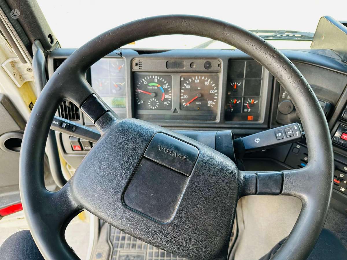 Volvo FM12, su kranu