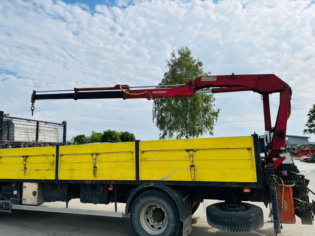 Volvo FM12, ar krānu