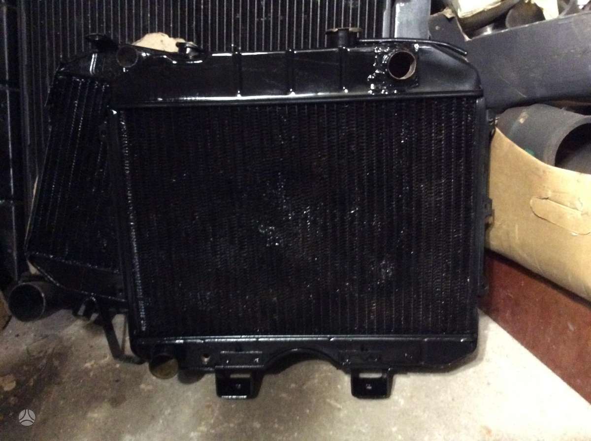 UAZ 469 variklio aušinimo detalės