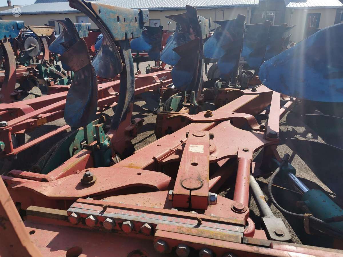 Kverneland EG 100, ploughs