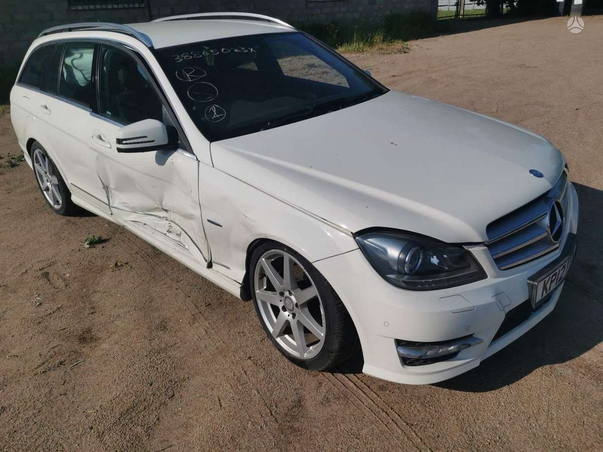 Mercedes-Benz C250 dalimis