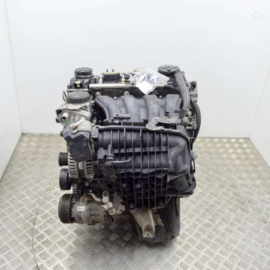 BMW 320 engine