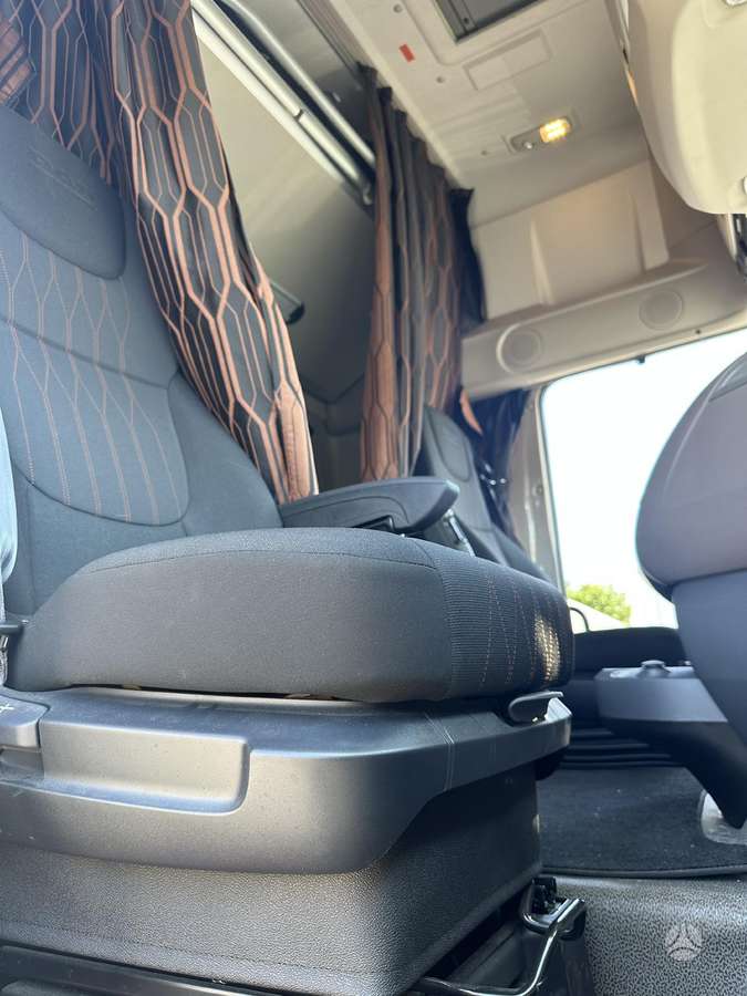 DAF XF530, double sleeper