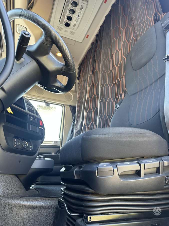 DAF XF 530, double sleeper