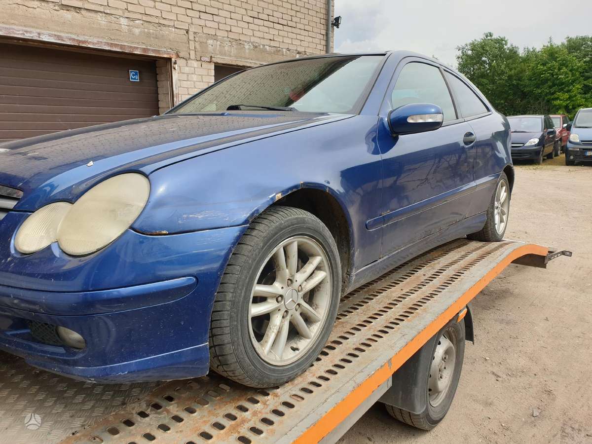 Mercedes-Benz C200 dalimis