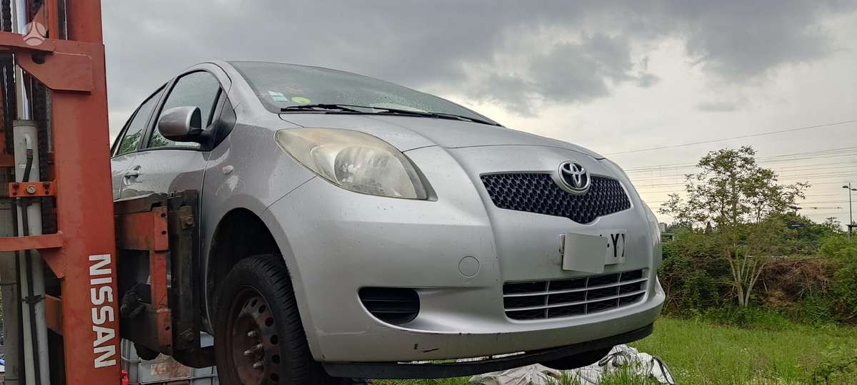 Toyota Yaris 37069885048