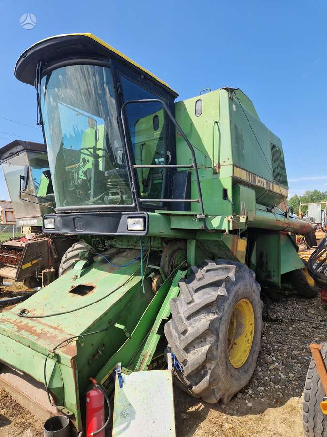 John Deere 1075
