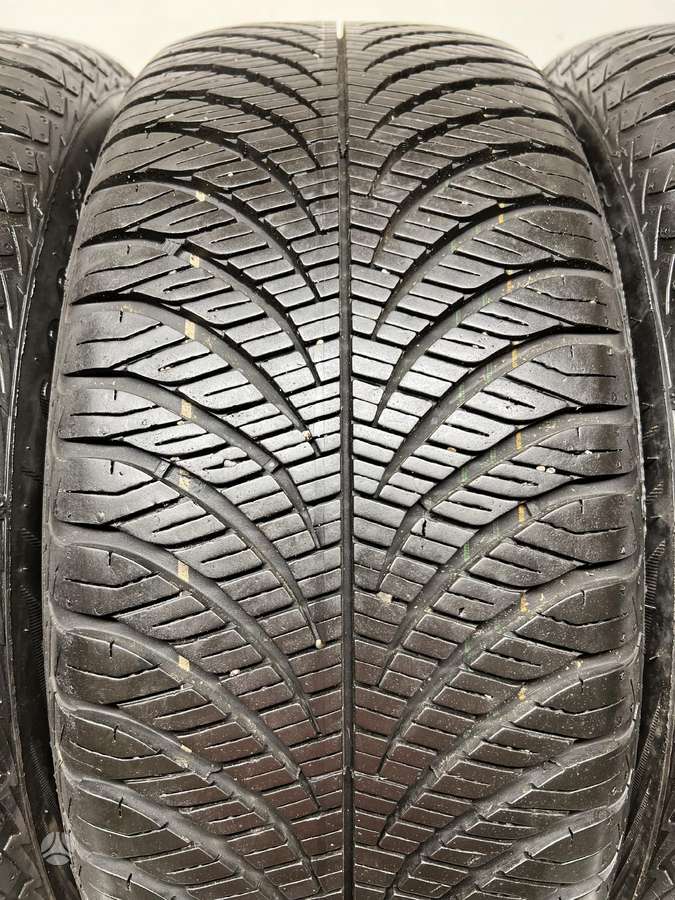 Goodyear Vector4Seasons 2023m, всесезонные 215/55 R17